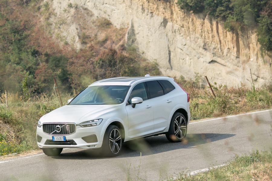  Volvo XC60 D4 R-Design 2017 года  (WW) (фото 2 из 6)